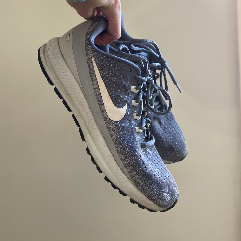 Nike Zoom Vomero 13 Womens Running Shoes size 9 Gray Blue Athletic That Girl‎